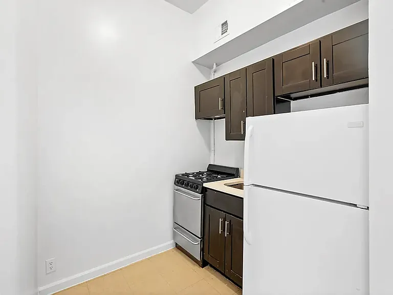 3476 Broadway #3 — Photo 3