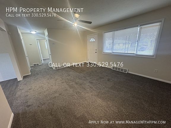 2nd image of 1325 Vermont Pl NE