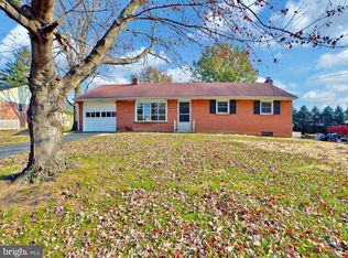 112 New Haven Dr, Lititz, PA 17543