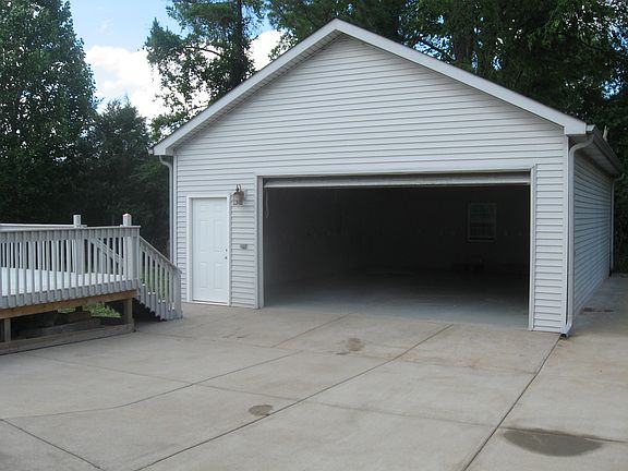 4th image of 427 Whitney Dr