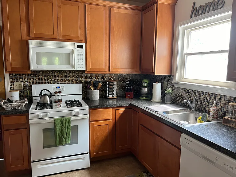 2125 Morrison Ave — Photo 9