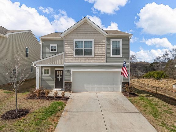 3rd image of 1015 Minocqua Rd