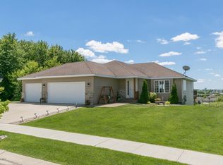 5204 Ridgeview Dr NW, Rochester, MN 55901