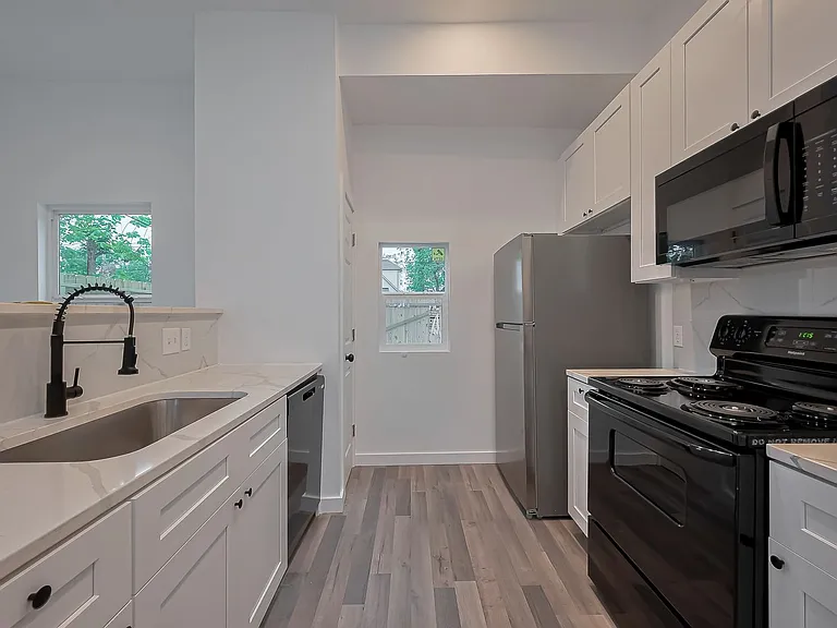 9005 Hilda St — Photo 7