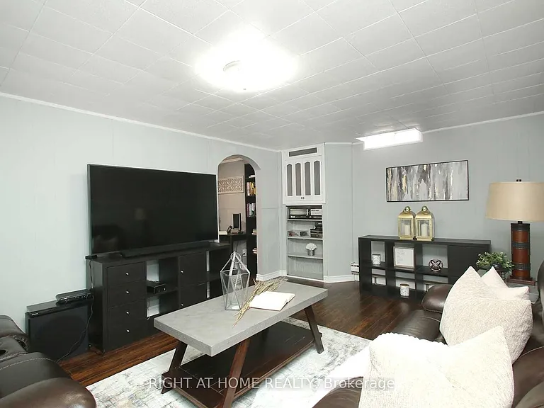 653 Dorchester Dr — Photo 17