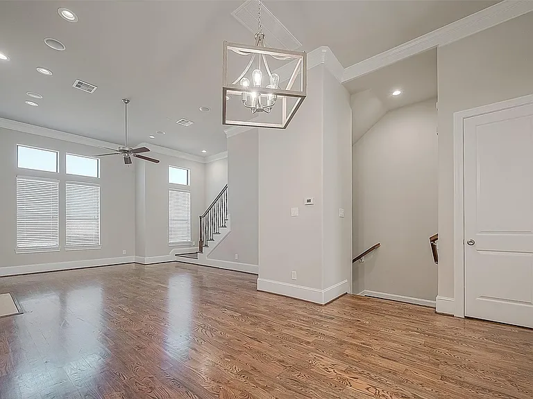 2634 Texas St — Photo 16