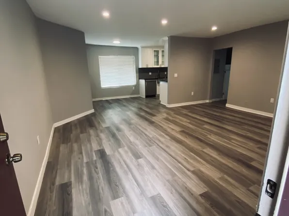 18655 Clark St APT 110, Tarzana, CA 91356