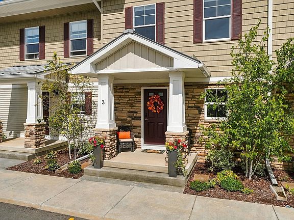 3rd image of 1554 Simsbury St #3