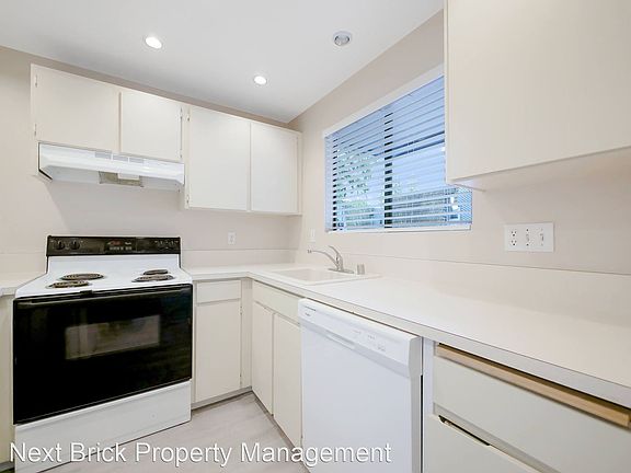 5th image of 702 141st Ln SE
