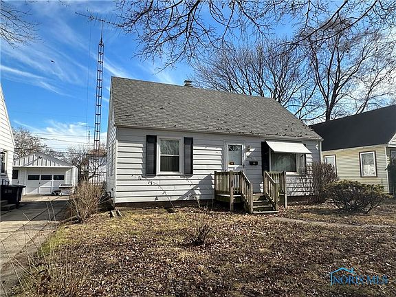 3rd image of 3438 Beaumont Dr