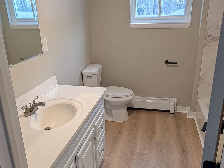 242 Commercial St — Photo 18
