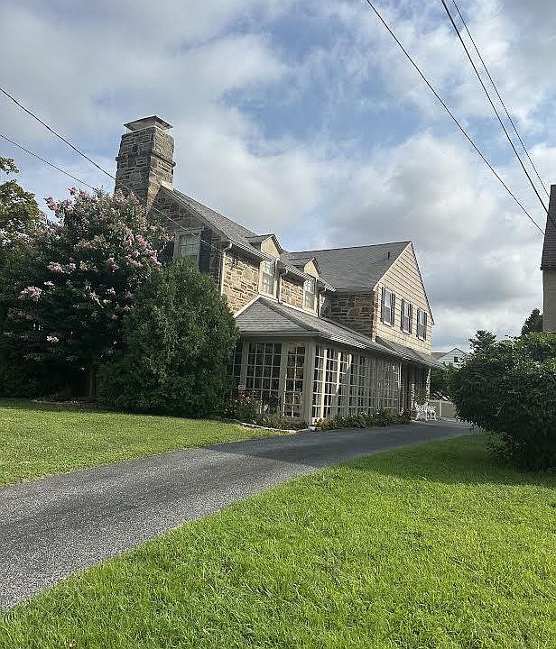 1st image of 319 Wayne Ave