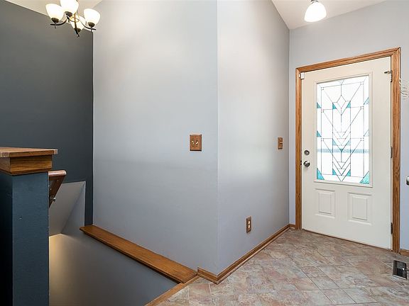 2nd image of 119 New Foundland Pl NE