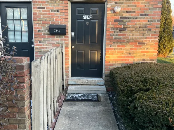 7342 Country Brook Dr, Indianapolis, IN 46260