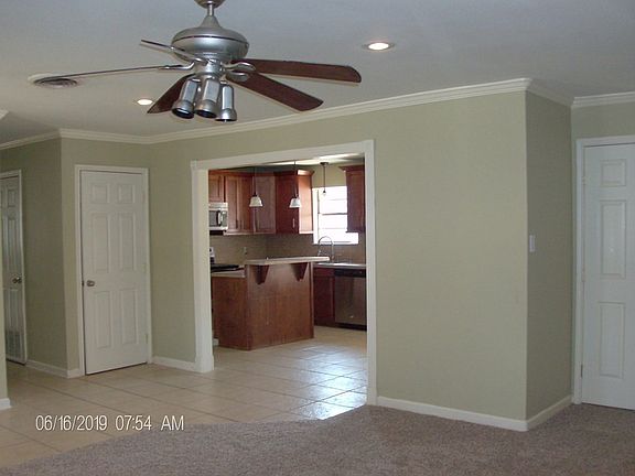 5th image of 608 NE Ave E Pl