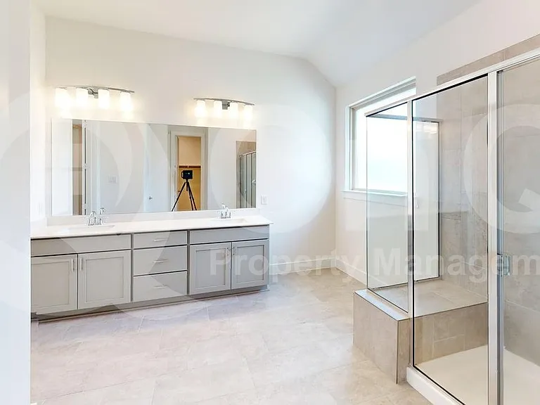 2950 Frederick Dr — Photo 24