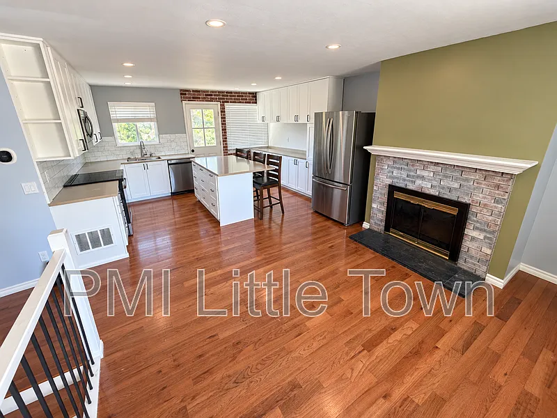 4 bed, 2.0 bath, 1570 sqft, $2,895 — Photo 3