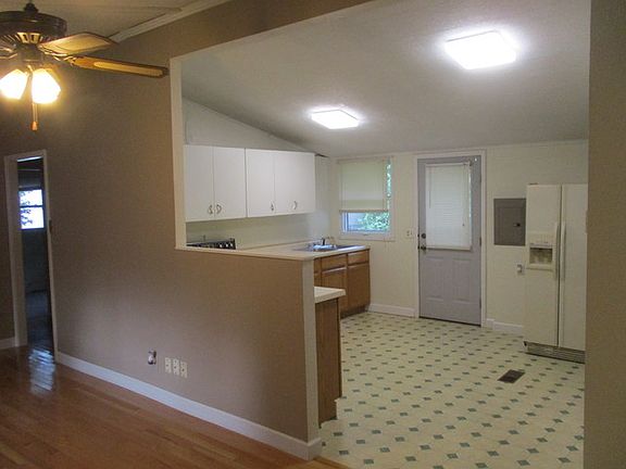 4th image of 1010 Pleasantview Dr