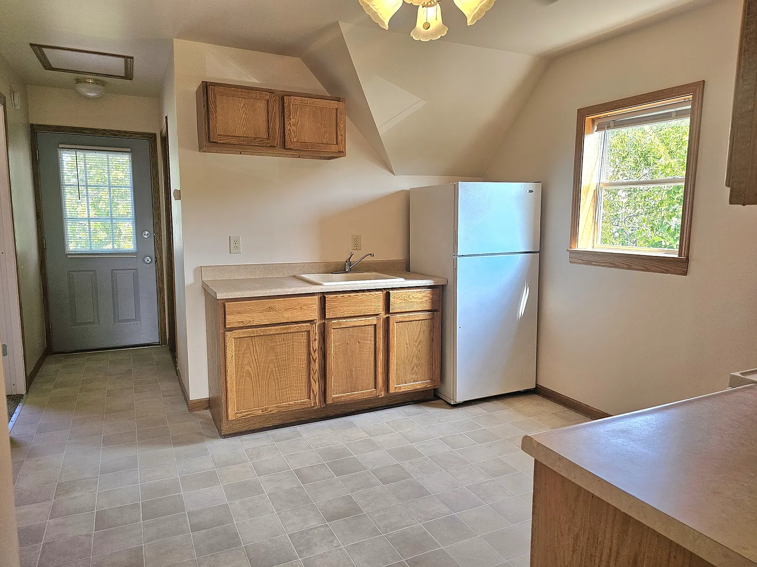 3 bed, 875 sqft, $1,400 — Photo 4