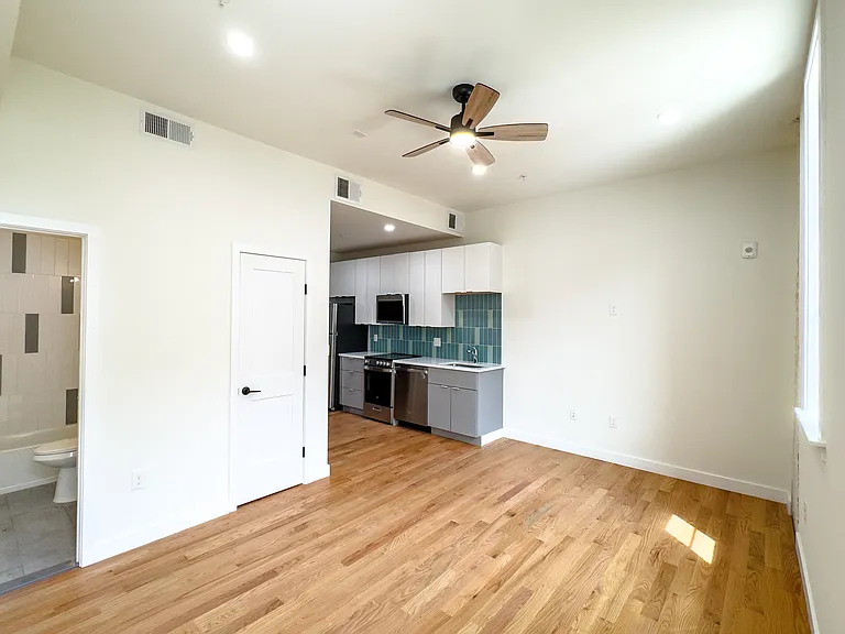 101 E Trenton St #2 — Photo 5