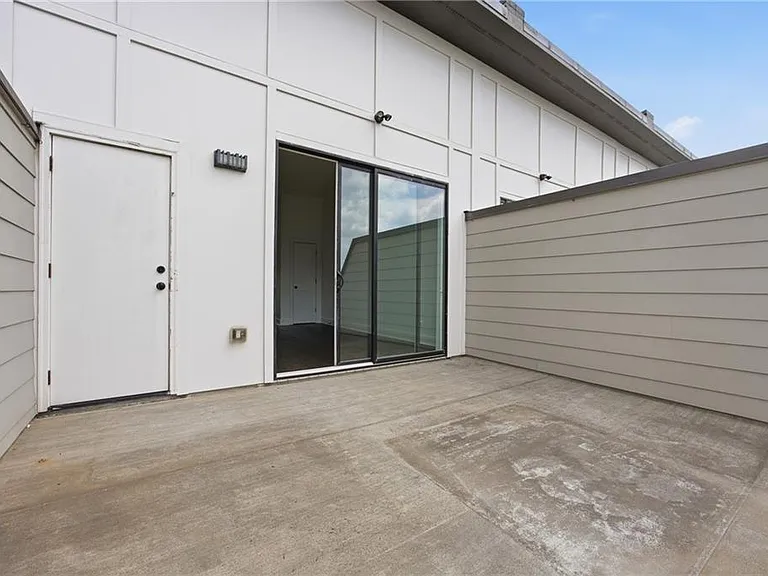 211 Bass St SW #10 — Photo 32