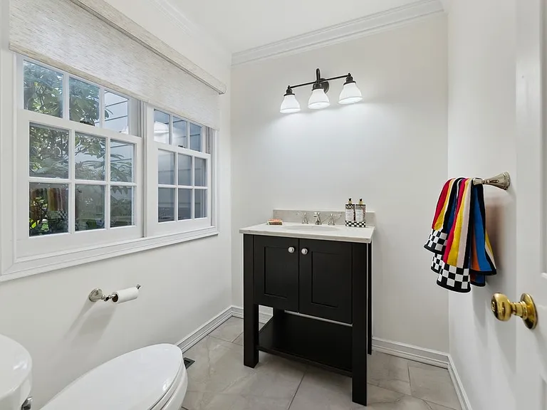62 Beach Ln — Photo 10