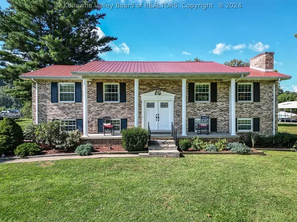 15 Ohio St E, Ravenswood, WV 26164