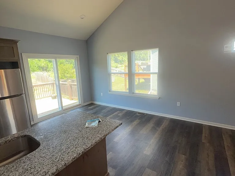 112 S McGee St — Photo 8