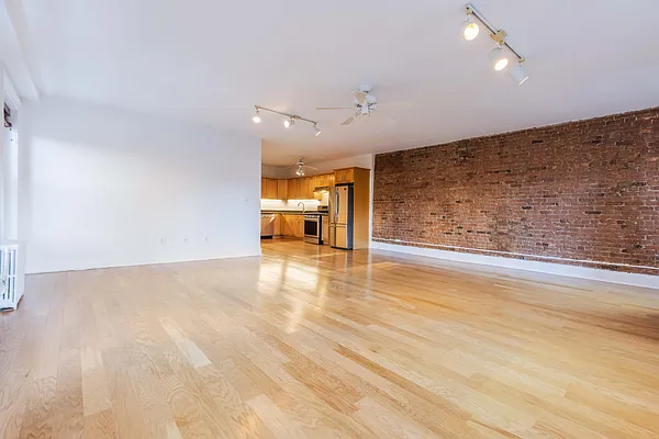 Rented by Balen Real Estate, LLC | media 8