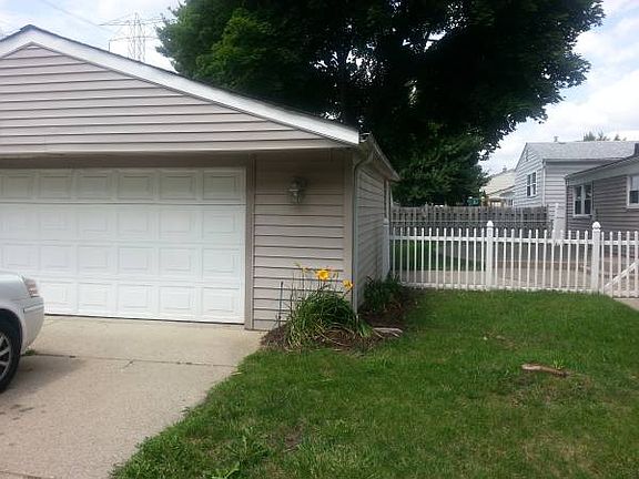 3rd image of 42509 Buckingham Dr