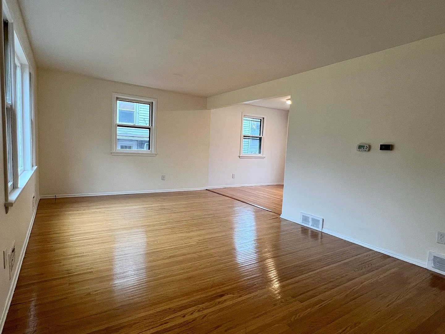 Spacious 3-bedroom, 1.5-bath Colonial in East Irondequoit! — Photo 4