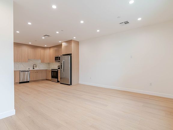 4th image of 6217 Sylvia Ave