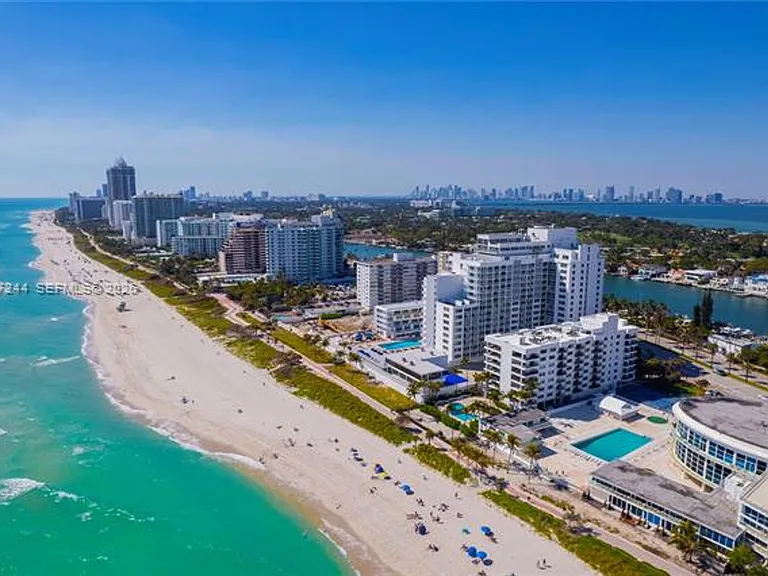 5401 Collins Ave #1013 — Photo 22