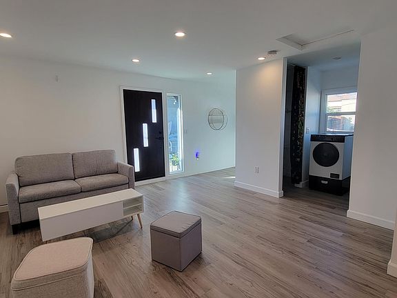 2nd image of 2676 Magnolia Ave