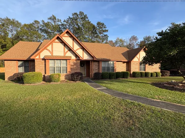 12 Brookwood Dr, Laurel, MS 39443