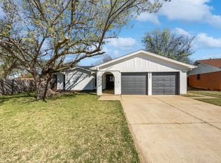 205 Roundtree Dr, Crowley, TX 76036