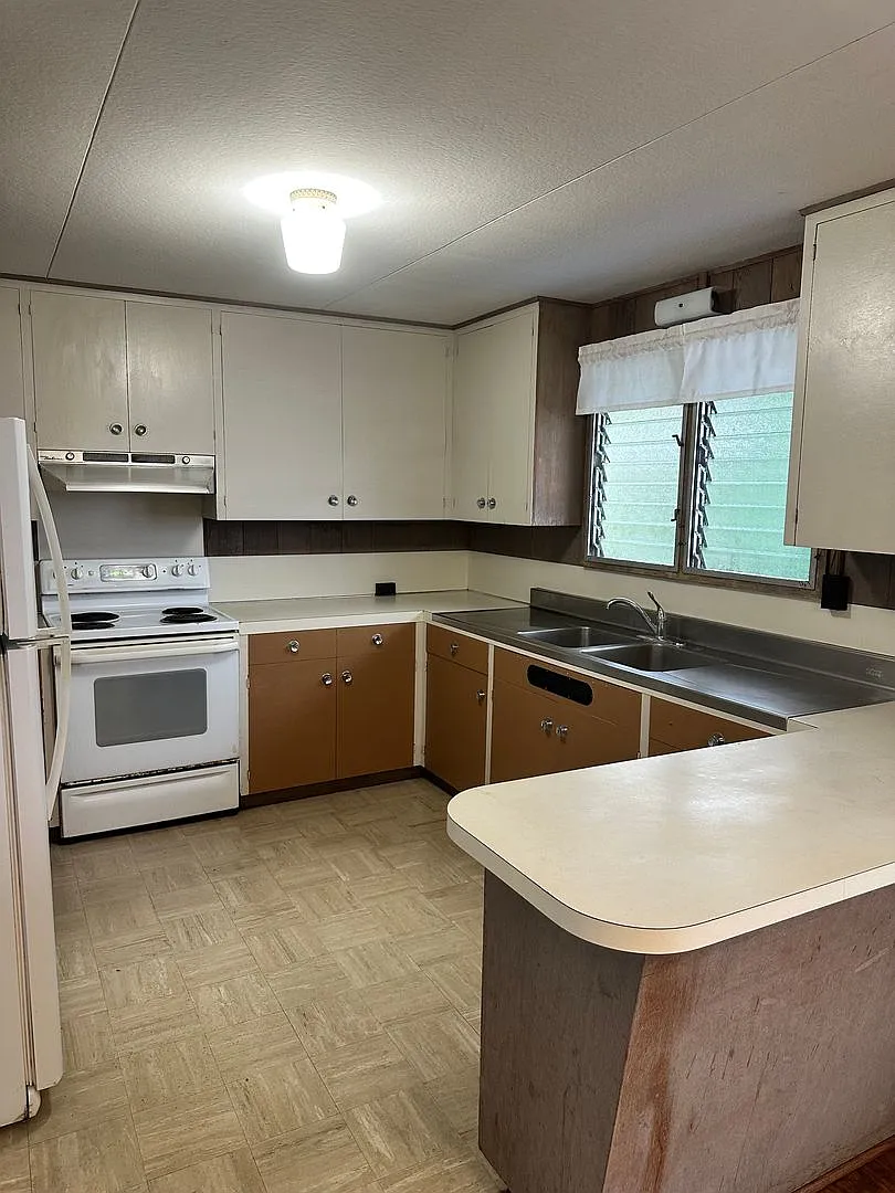 3 bedroom, 1.5 bath, 1 parking, Liliha — Photo 2