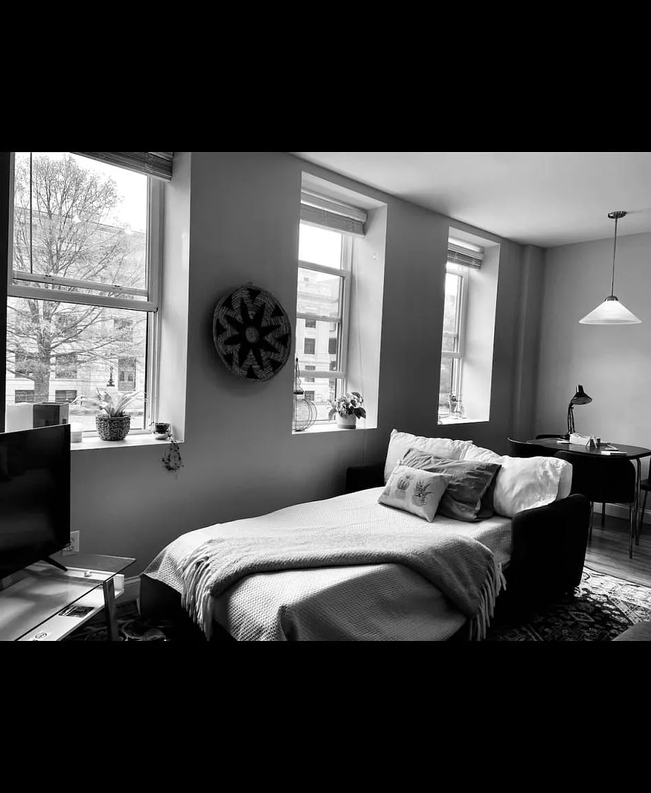 220 W Market St — Photo 3
