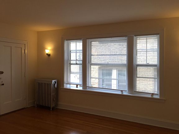 2nd image of 2049 W Berwyn Ave APT 2A