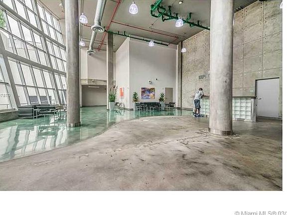 5th image of 3029 NE 188th St APT 604