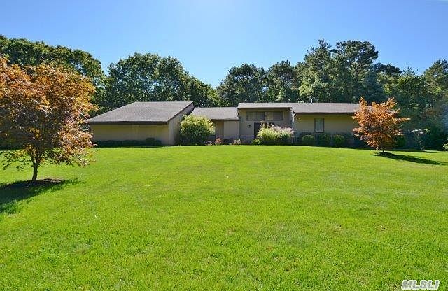 1st image of 26 McArthur Ln