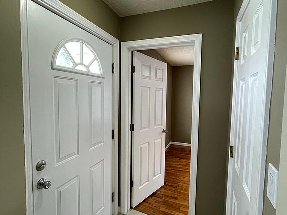 2nd image of 206 E Pierce St