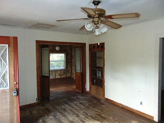 3rd image of 2690 Harvey Ave