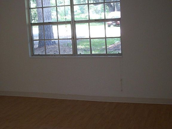 5th image of 15 Salem Ct