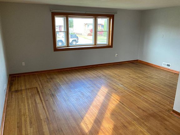 5th image of 21 Wells Ave