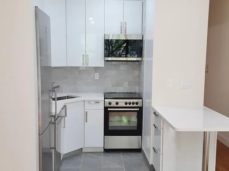 339 E 65th St #2B — Photo 2
