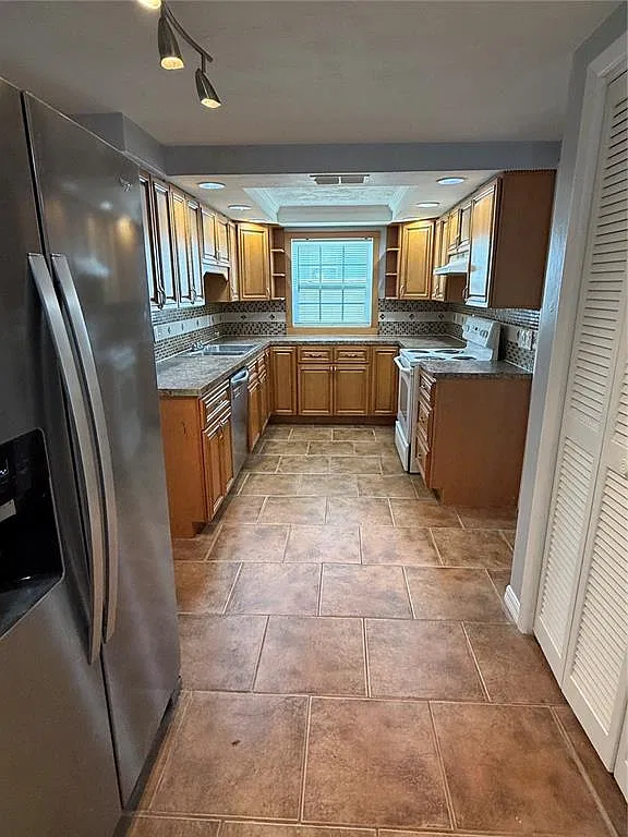 4 bed, 2.0 bath, 1690 sqft, $1,885 — Photo 4