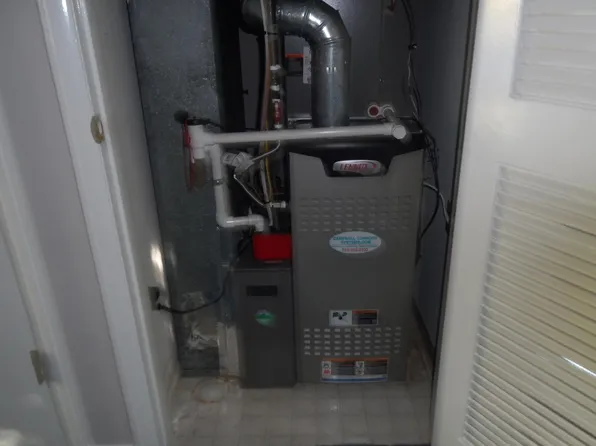 34 Woodbrook Dr, Mantua, NJ 08051