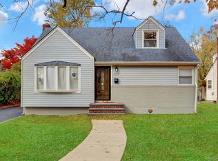 852 Smith St, Uniondale, NY 11553