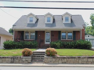 322 Rockford St, Mount Airy, NC 27030
